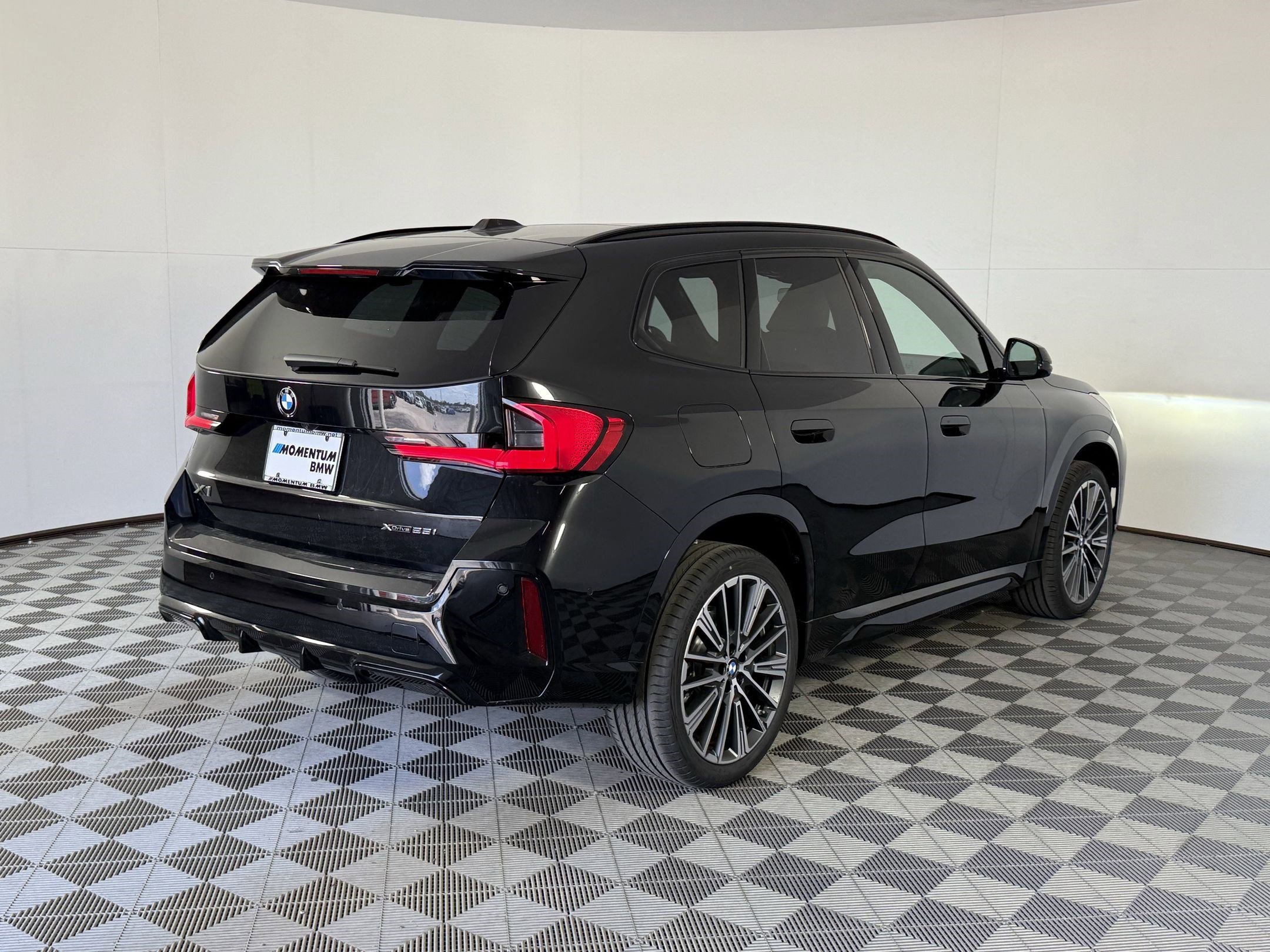 Used 2025 BMW X1 xDrive28i w/ Technology Package image 7