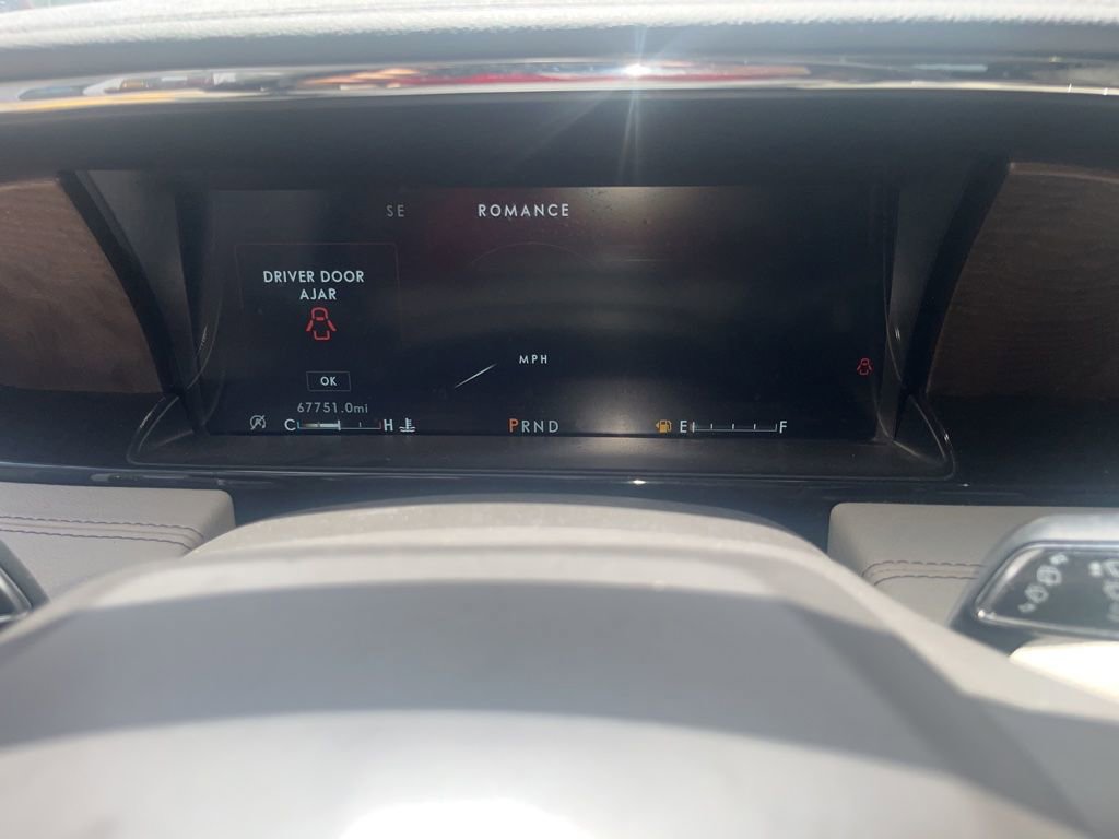 Used 2019 Lincoln Navigator Select w/ Technology Package RWD image 16
