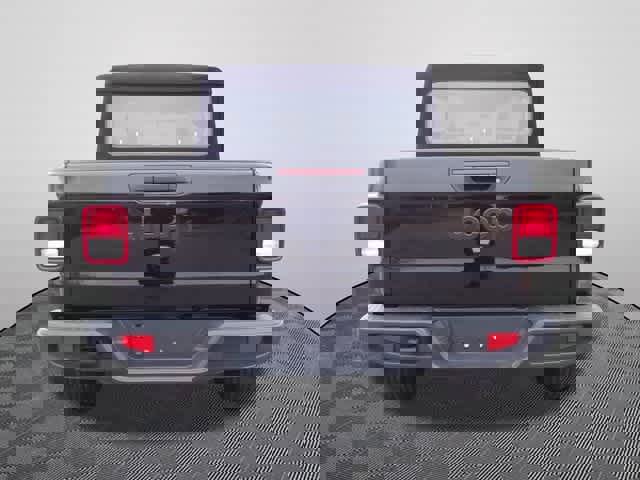 Used 2024 Jeep Gladiator Sport image 3