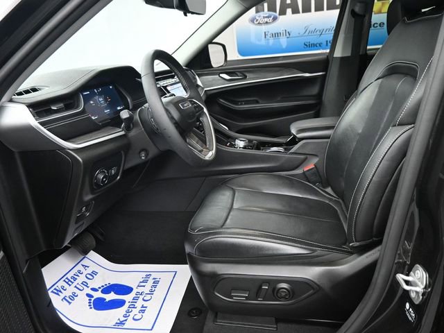 Used 2023 Jeep Grand Cherokee Limited w/ Luxury Tech Group II image 13