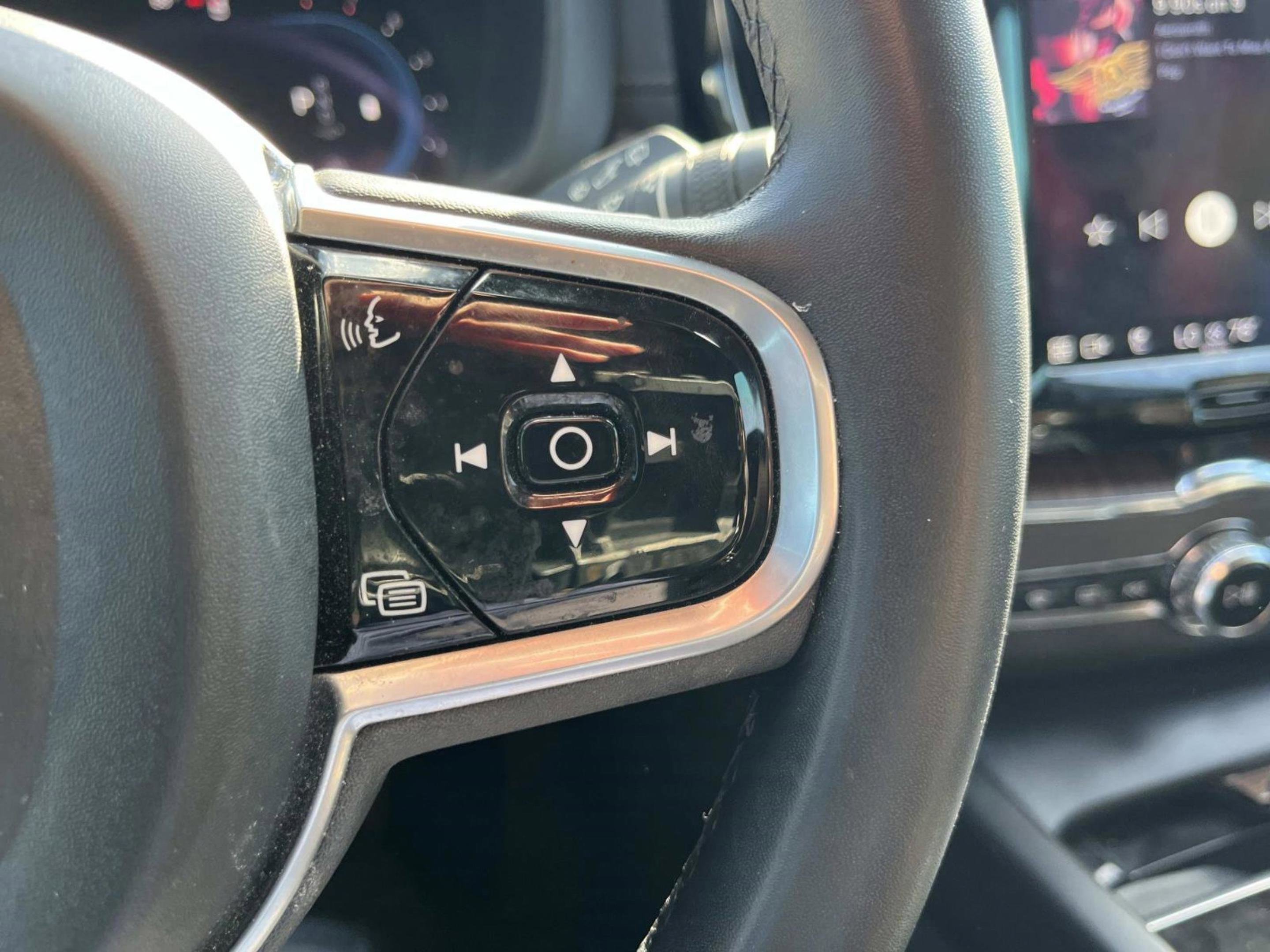 Used 2023 Volvo XC60 B5 Ultimate image 36