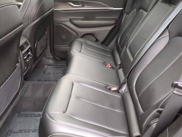 Used 2024 Jeep Grand Cherokee Limited w/ Black Appearance Package AWD/4WD image 19