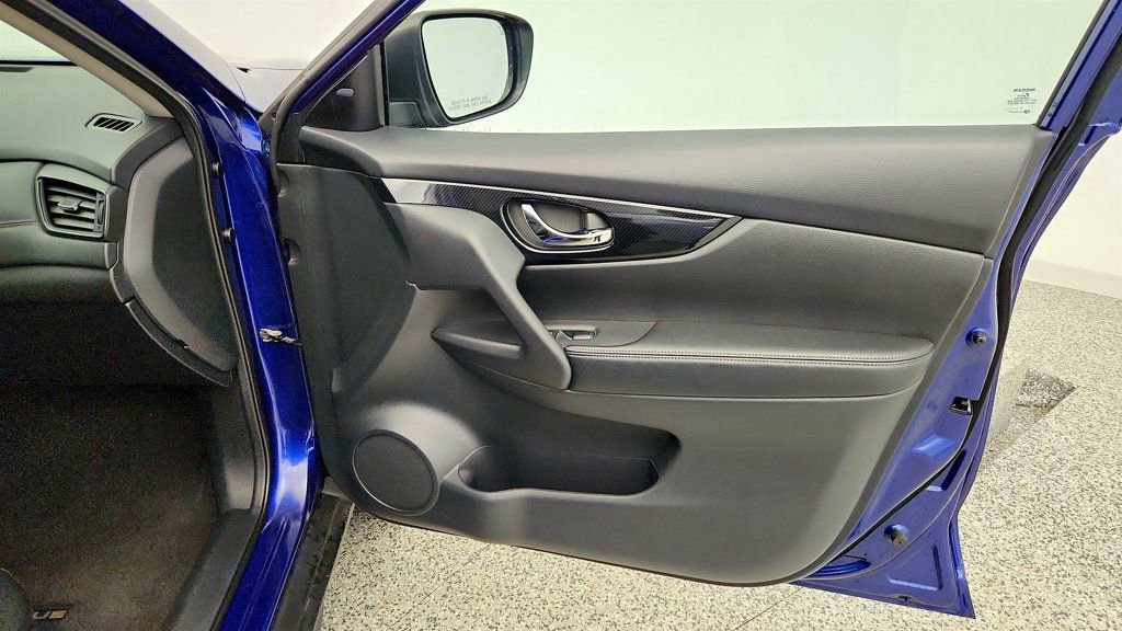 Used 2020 Nissan Rogue SL image 25