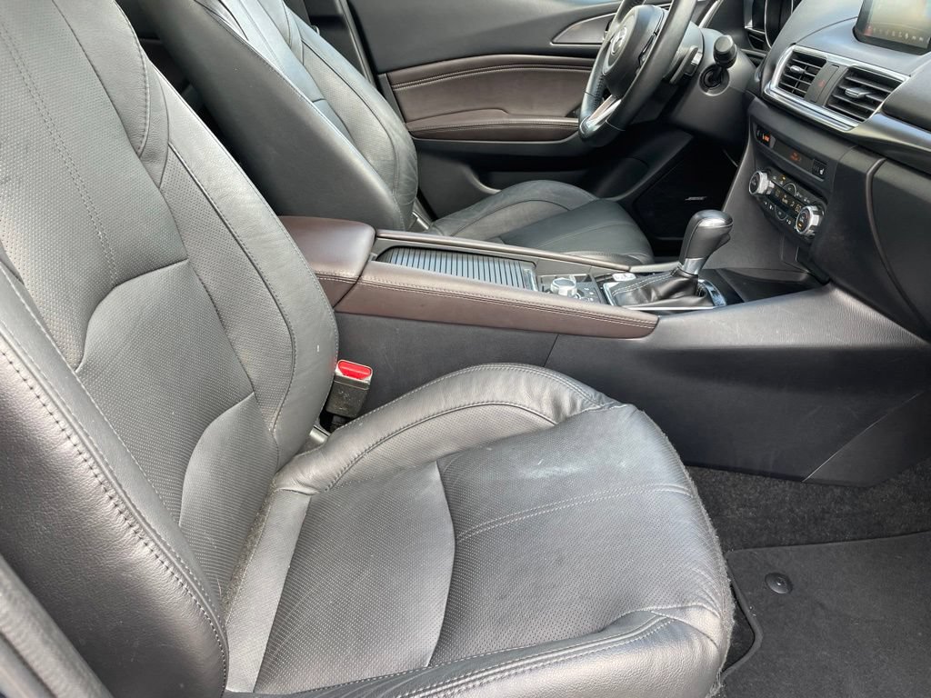 Used 2018 MAZDA MAZDA3 Grand Touring w/ Premium Equipment Package FWD image 25