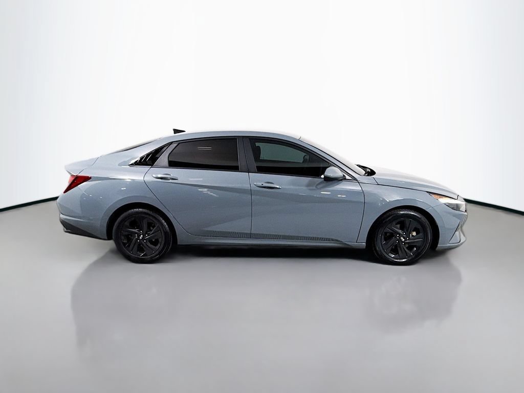 Used 2022 Hyundai Elantra SEL FWD image 4