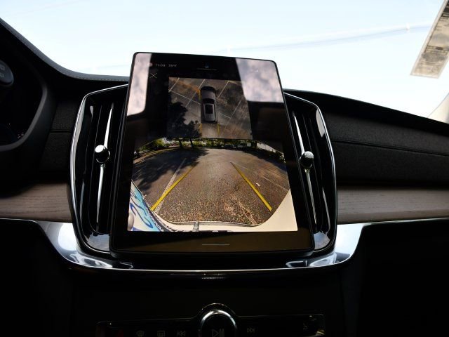 Used 2025 Volvo XC90 T8 Plus w/ Protection Package Premier AWD/4WD image 14