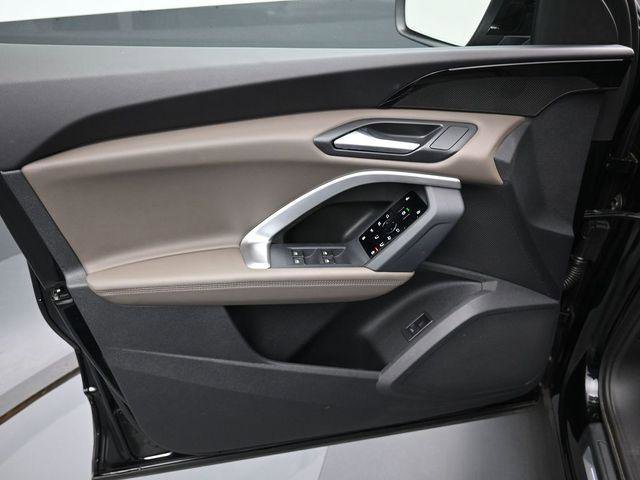 Certified 2025 Audi Q5 Premium w/ Convenience Package image 11