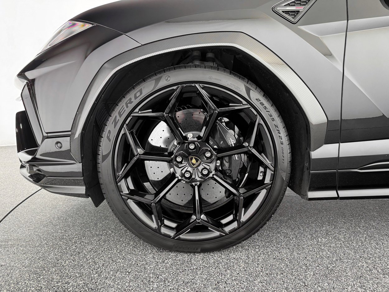Used 2024 Lamborghini Urus Performante AWD/4WD image 31