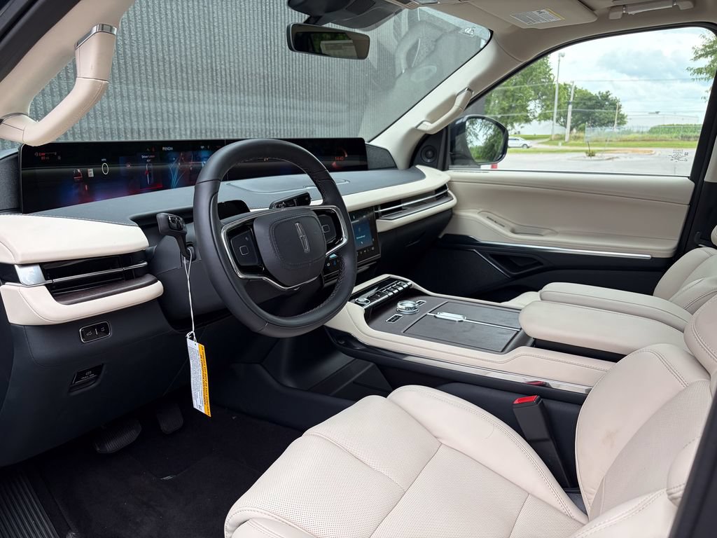 New 2027 Lincoln Navigator Reserve AWD/4WD image 10