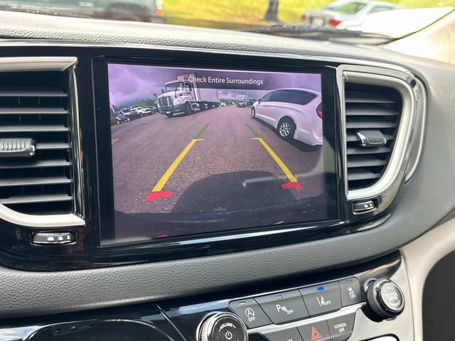 Used 2023 Chrysler Pacifica Touring-L FWD image 32