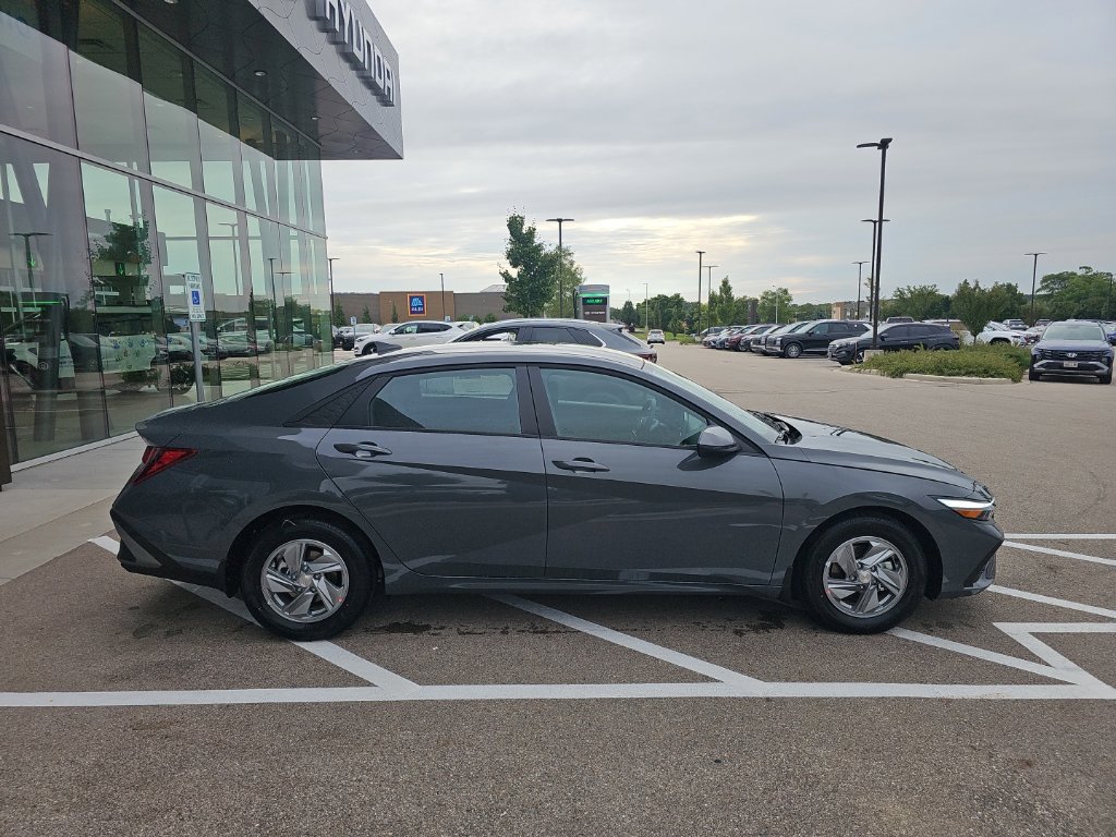 New 2026 Hyundai Elantra SE FWD image 6