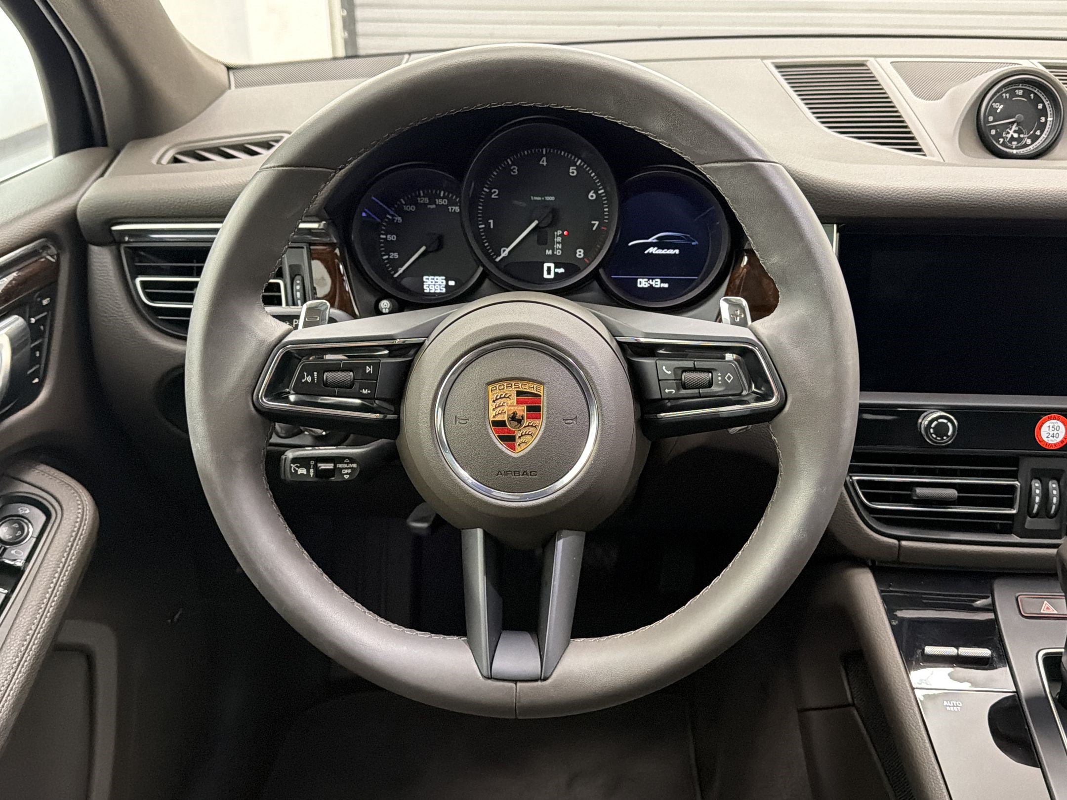 Used 2026 Porsche Macan AWD/4WD image 11
