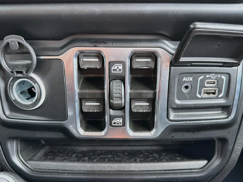 Used 2022 Jeep Gladiator Overland w/ Popular Equipment Package AWD/4WD image 42