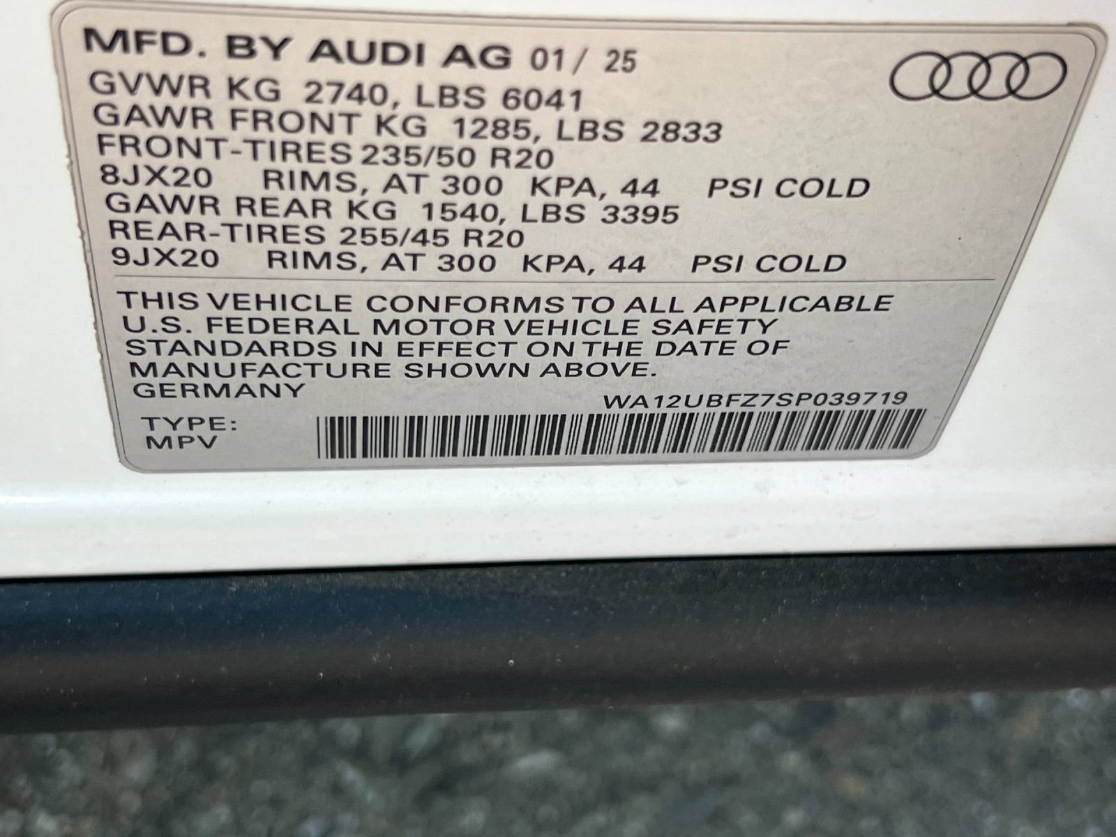 Used 2025 Audi Q4 e-tron Premium AWD/4WD image 28