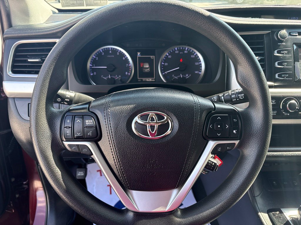 Used 2019 Toyota Highlander LE AWD/4WD image 16