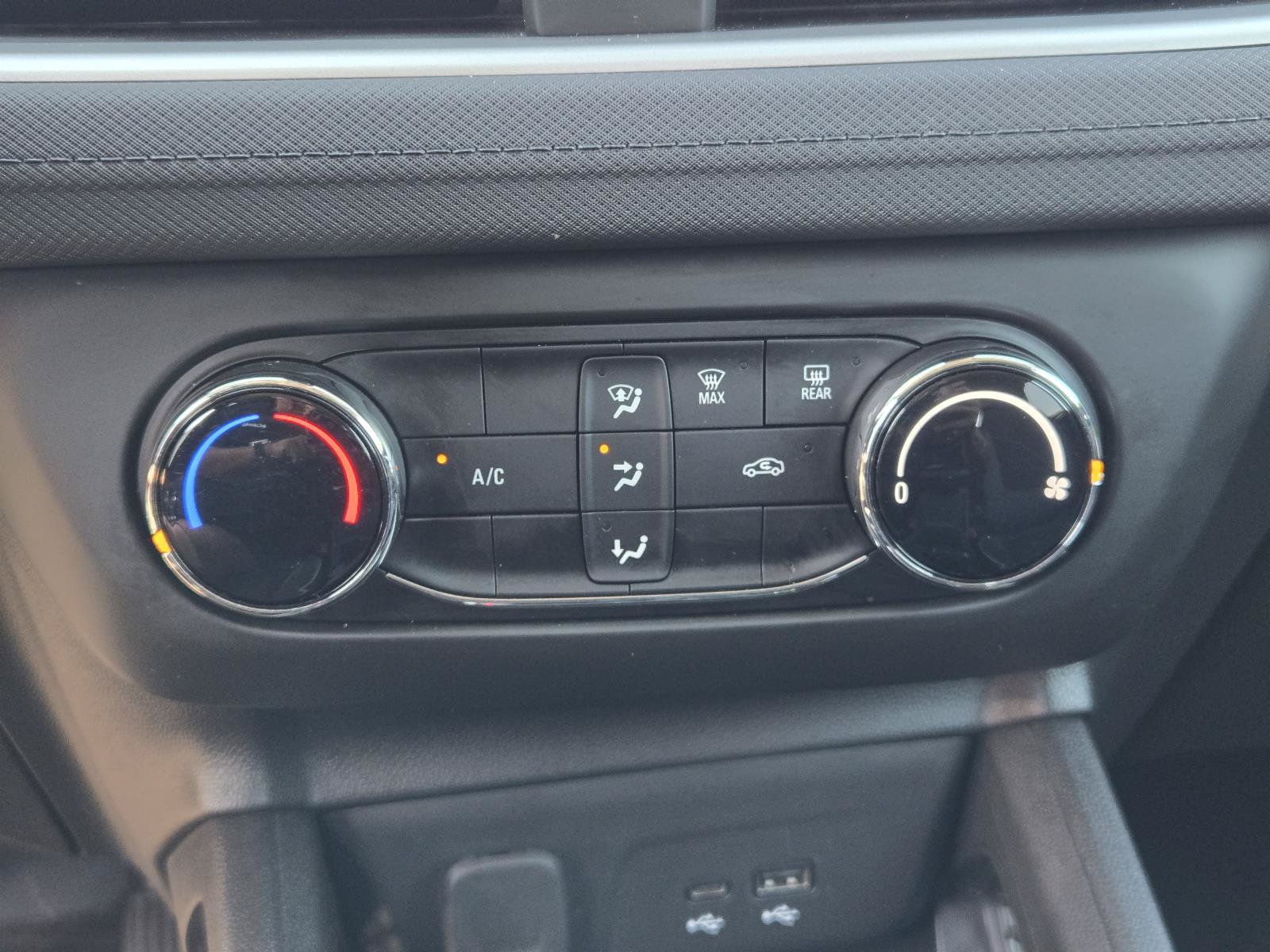 Used 2025 Chevrolet TrailBlazer LS w/ LS Convenience Package FWD image 12