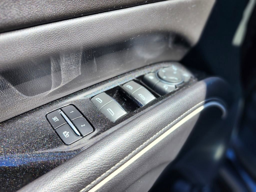 Used 2023 Cadillac Escalade Premium Luxury w/ LPO, Floor Liner Package AWD/4WD image 17
