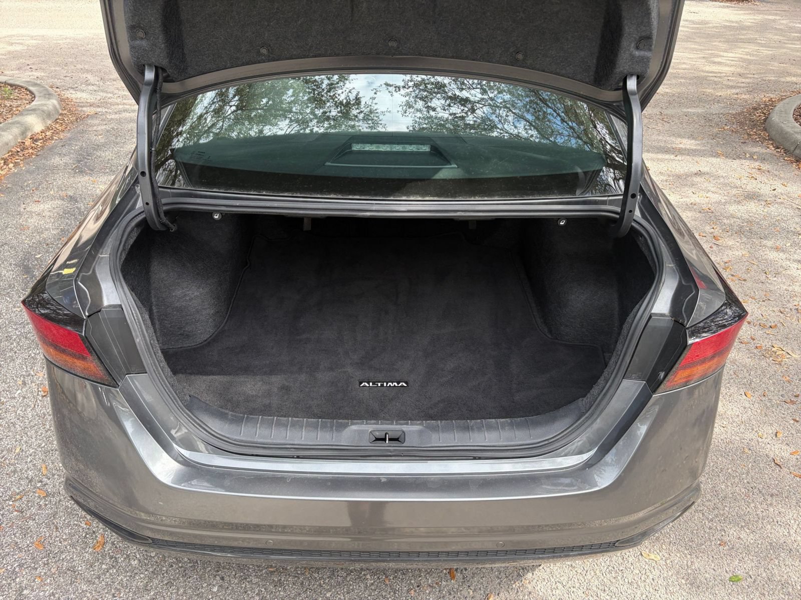 Used 2025 Nissan Altima 2.5 SV FWD image 26