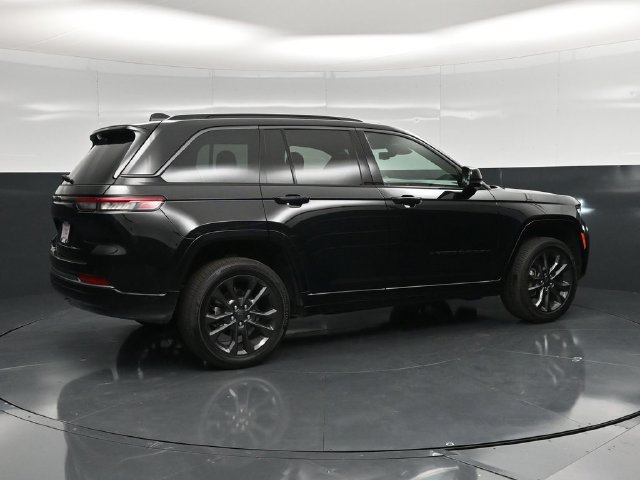 Used 2026 Jeep Grand Cherokee Limited AWD/4WD image 2