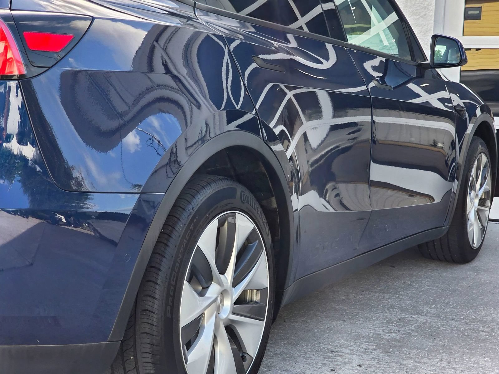 Used 2021 Tesla Model Y Long Range AWD/4WD image 39