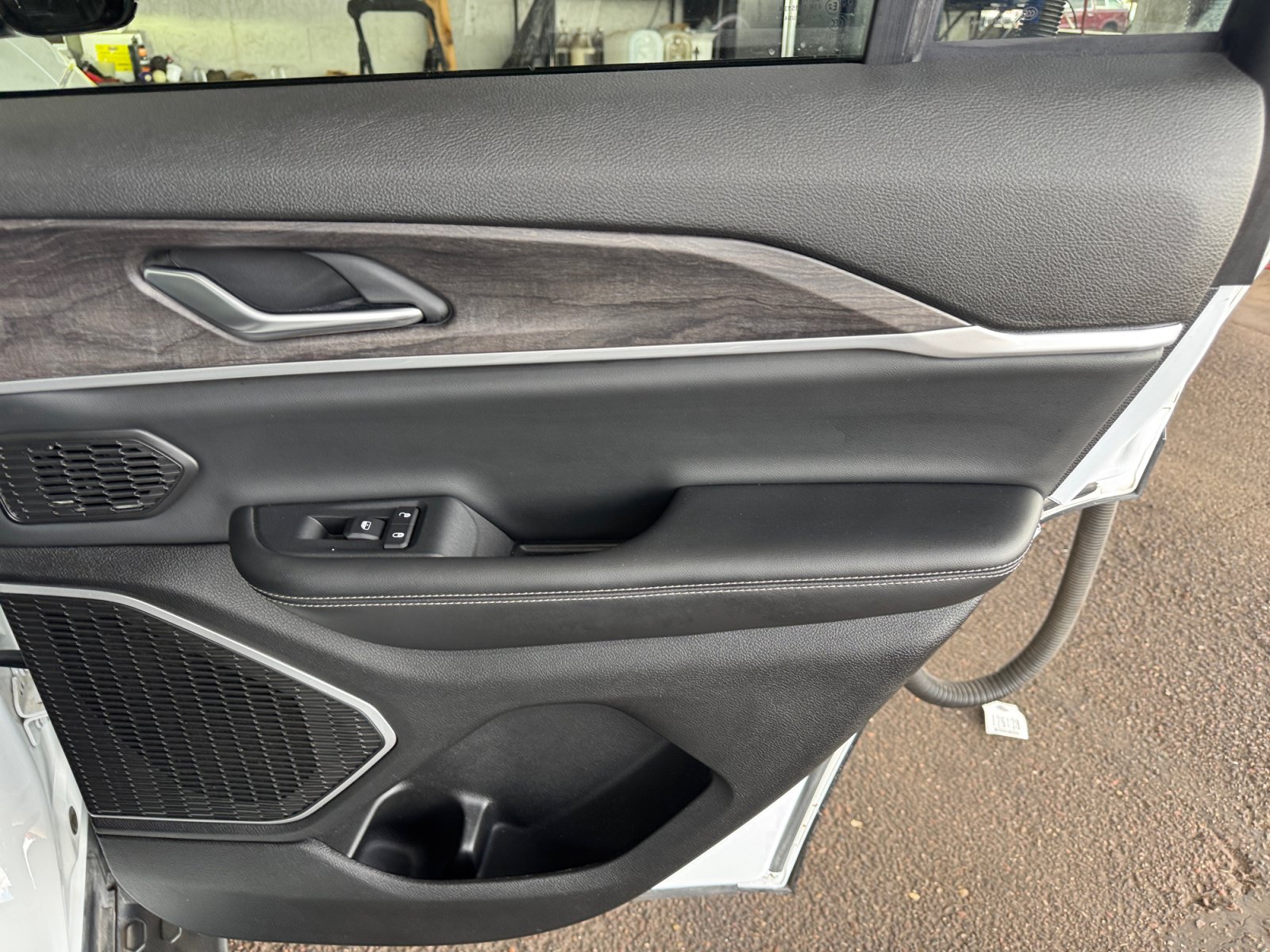 Used 2022 Jeep Grand Cherokee Limited AWD/4WD image 29