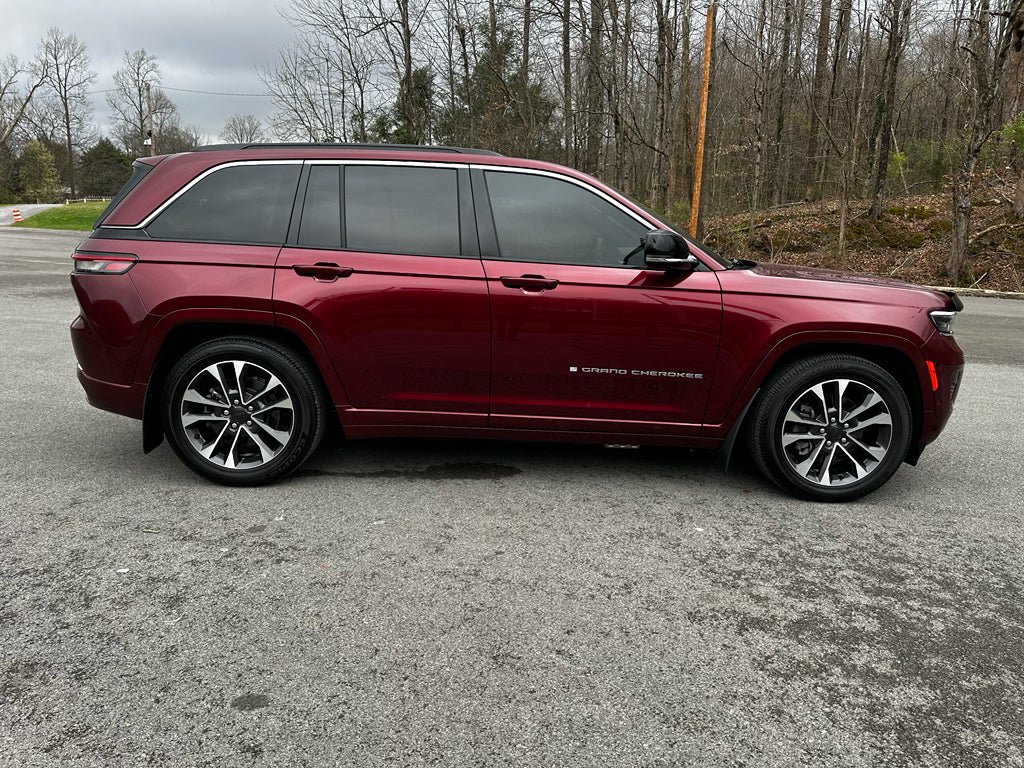 Used 2024 Jeep Grand Cherokee Overland AWD/4WD image 2