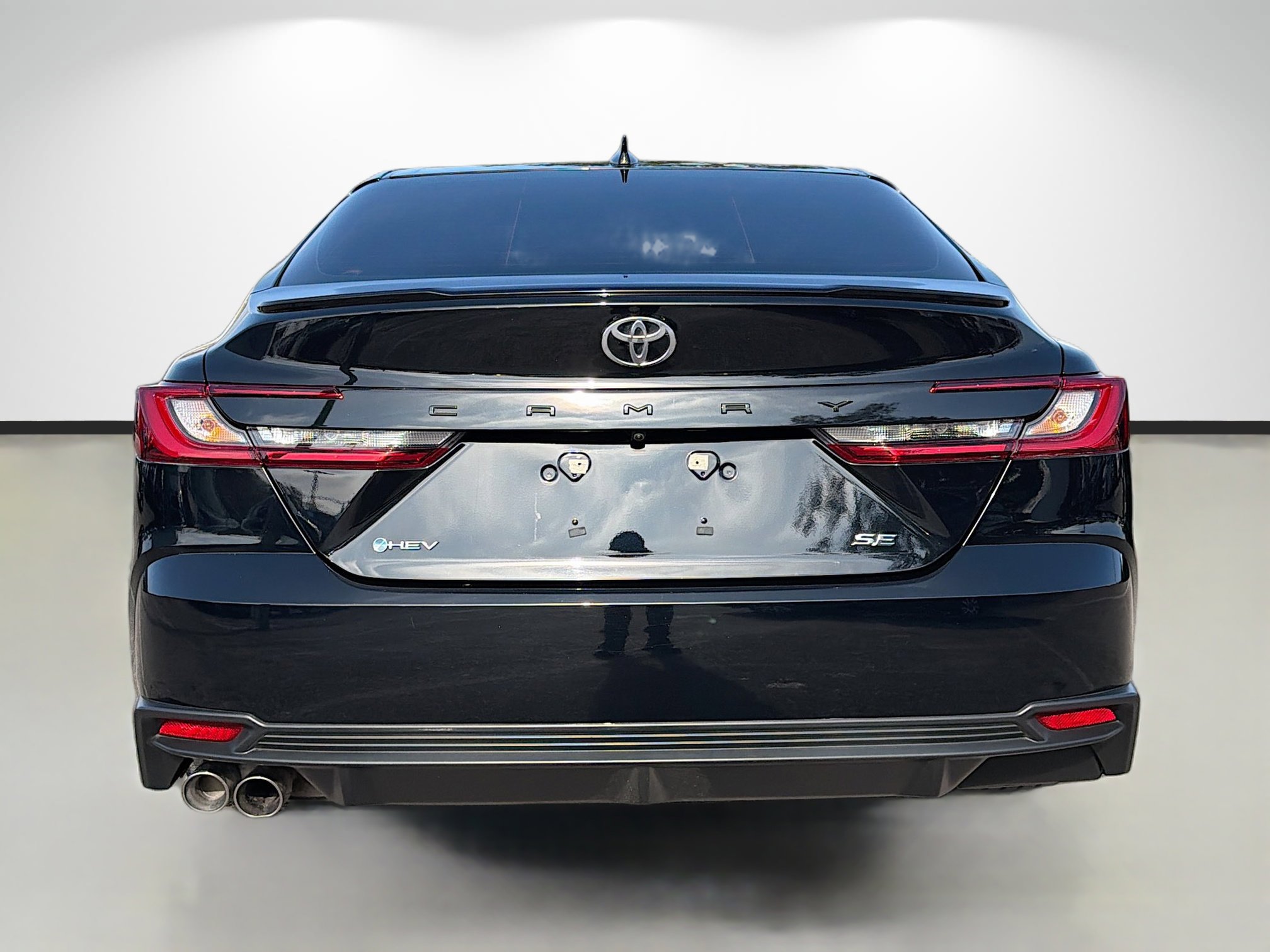 Used 2025 Toyota Camry SE w/ Multimedia Upgrade Package image 4