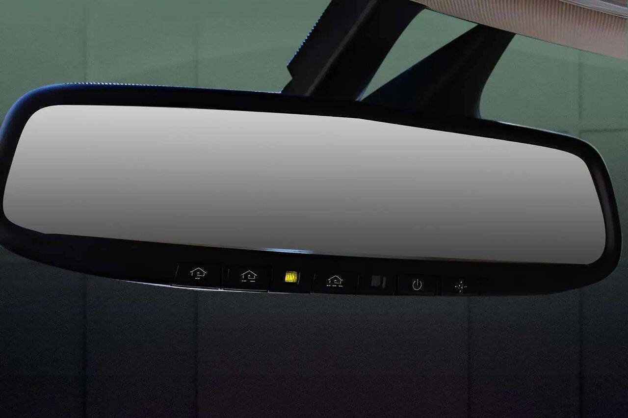 Used 2013 Hyundai Genesis 3.8 w/ Premium Pkg image 24