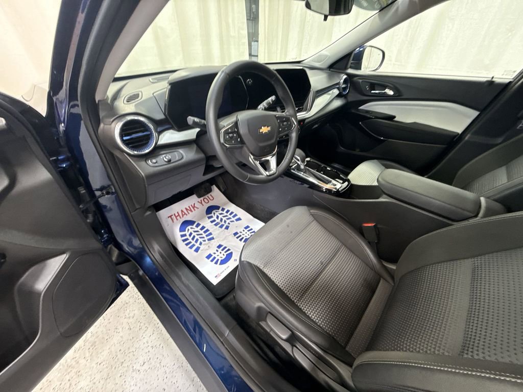 Certified 2024 Chevrolet Trax LT w/ Driver Confidence Package image 14
