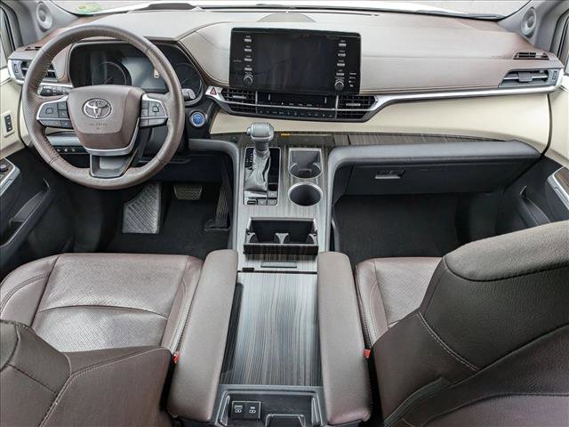 Used 2021 Toyota Sienna Platinum AWD/4WD image 19