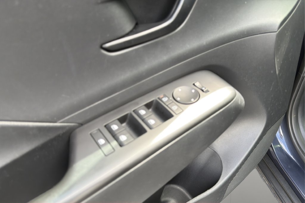 Used 2025 Hyundai Kona SEL FWD image 16