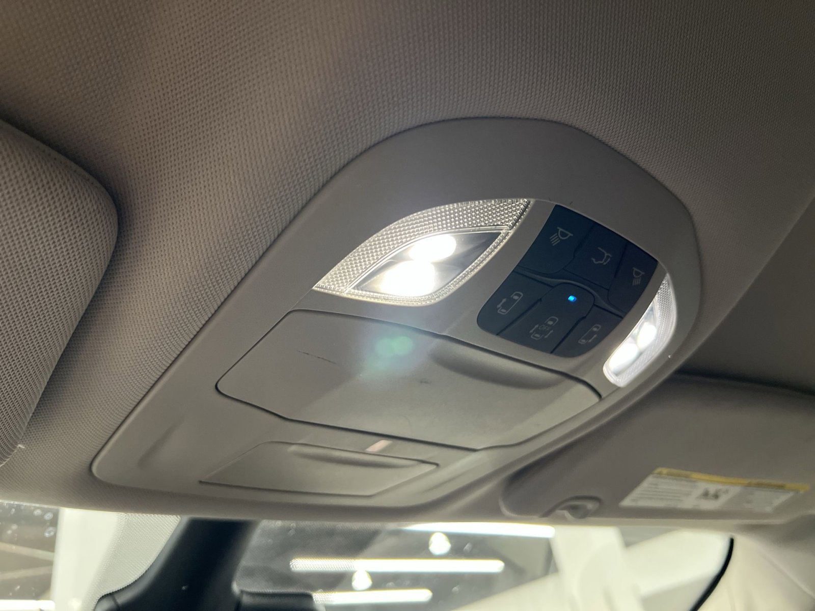 Used 2024 Chrysler Pacifica Select image 33