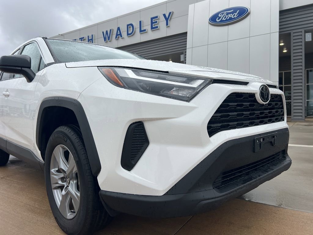 Used 2025 Toyota RAV4 LE image 10