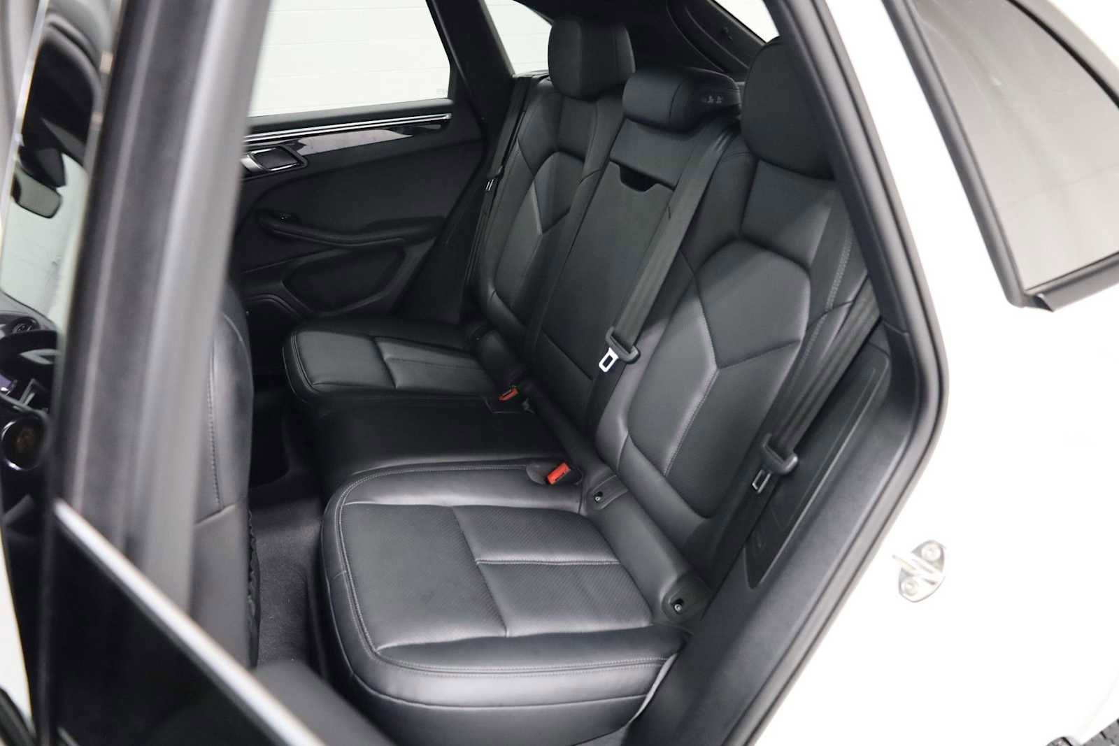 Certified 2025 Porsche Macan image 36