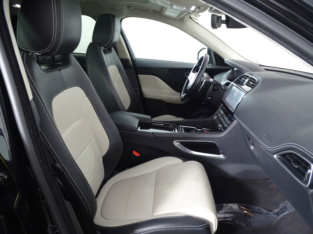 Used 2019 Jaguar F-PACE R-Sport image 16
