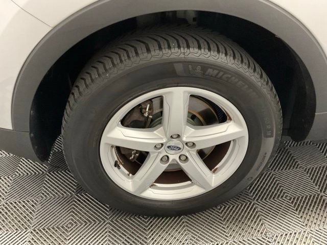 Used 2017 Ford Explorer XLT w/ Equipment Group 202A AWD/4WD image 38