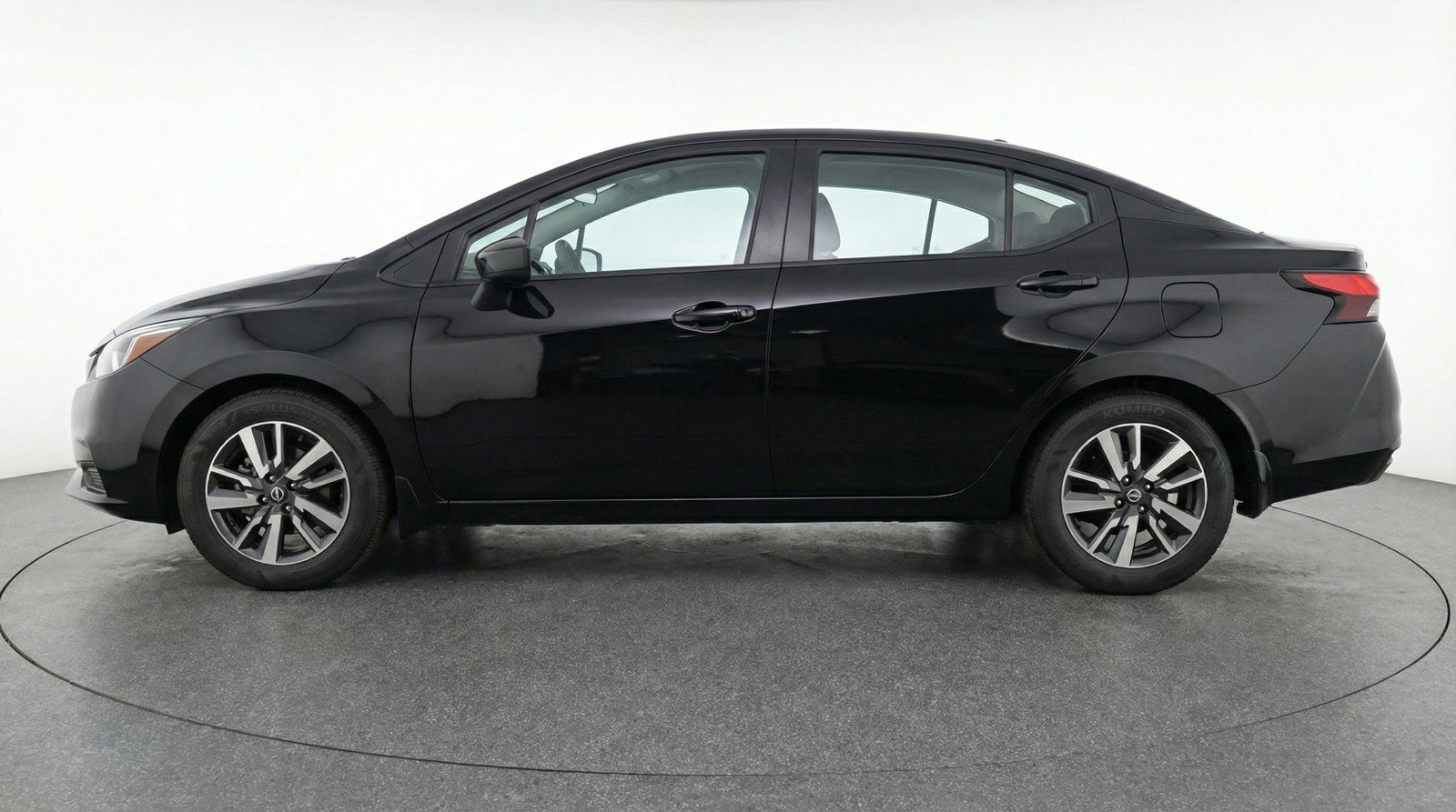 Used 2025 Nissan Versa SV FWD image 5