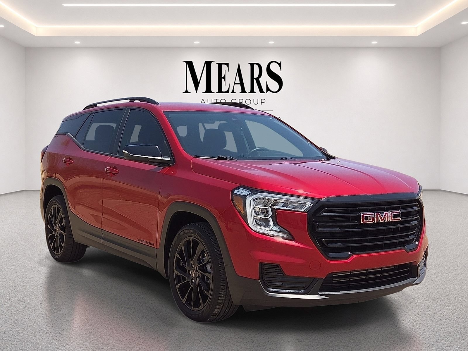 Used 2023 GMC Terrain SLE w/ Driver Convenience Package FWD image 7