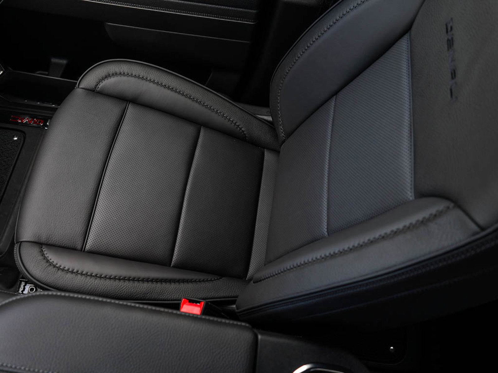 New 2025 GMC Sierra 1500 Denali w/ Denali Reserve Package image 24