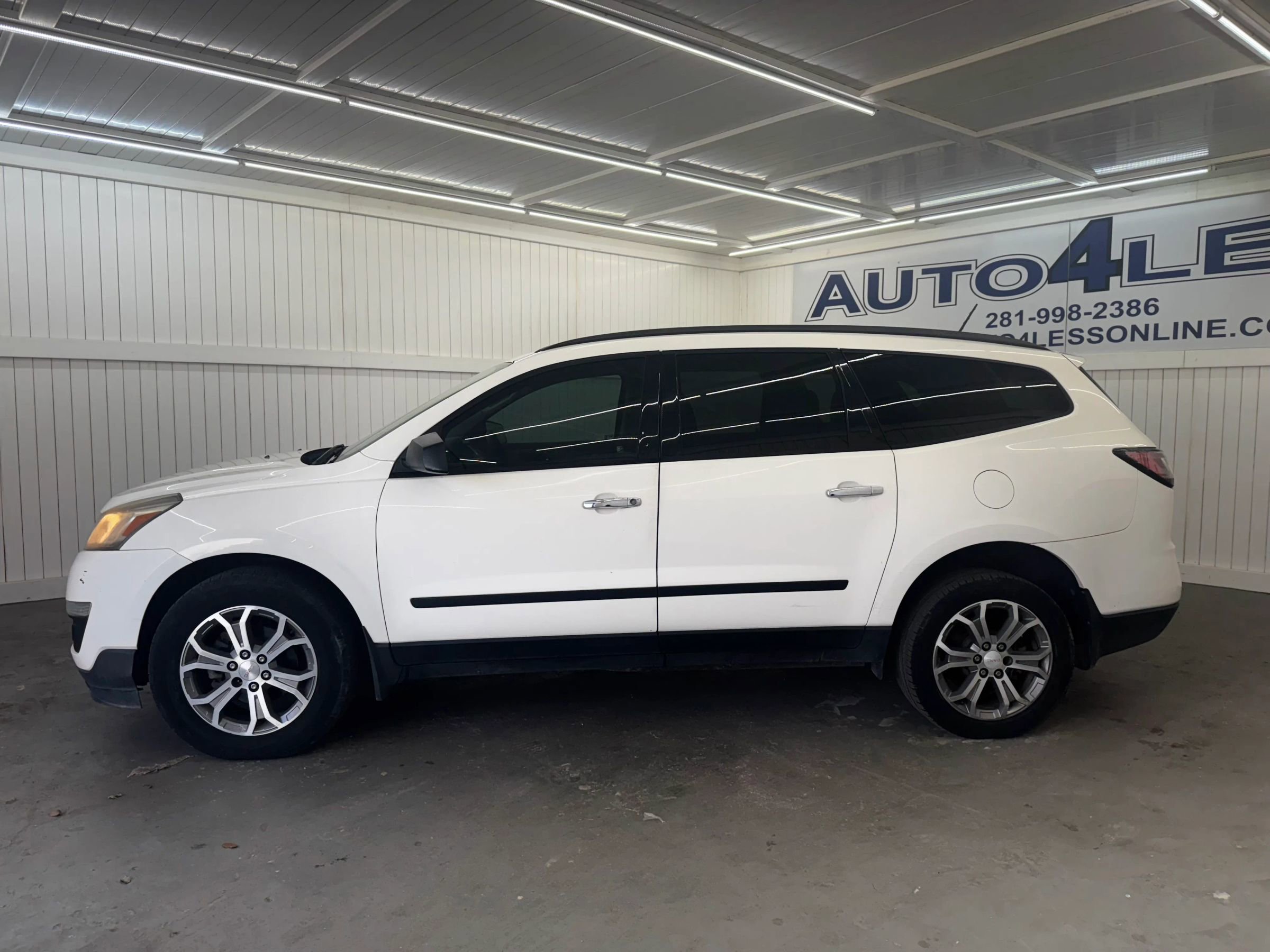 Used 2015 Chevrolet Traverse LS FWD image 8