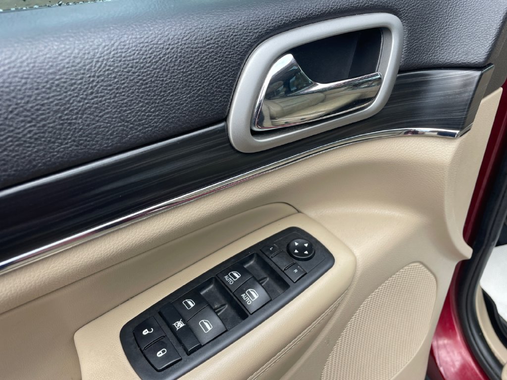Used 2020 Jeep Grand Cherokee Limited AWD/4WD image 23