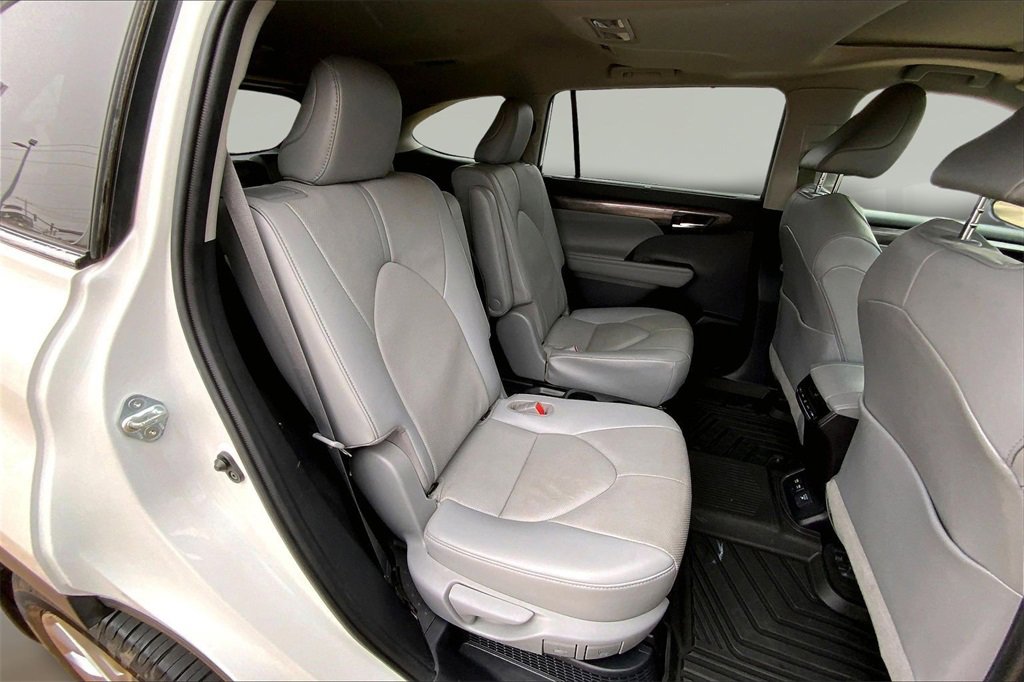 Used 2021 Toyota Highlander Limited image 27