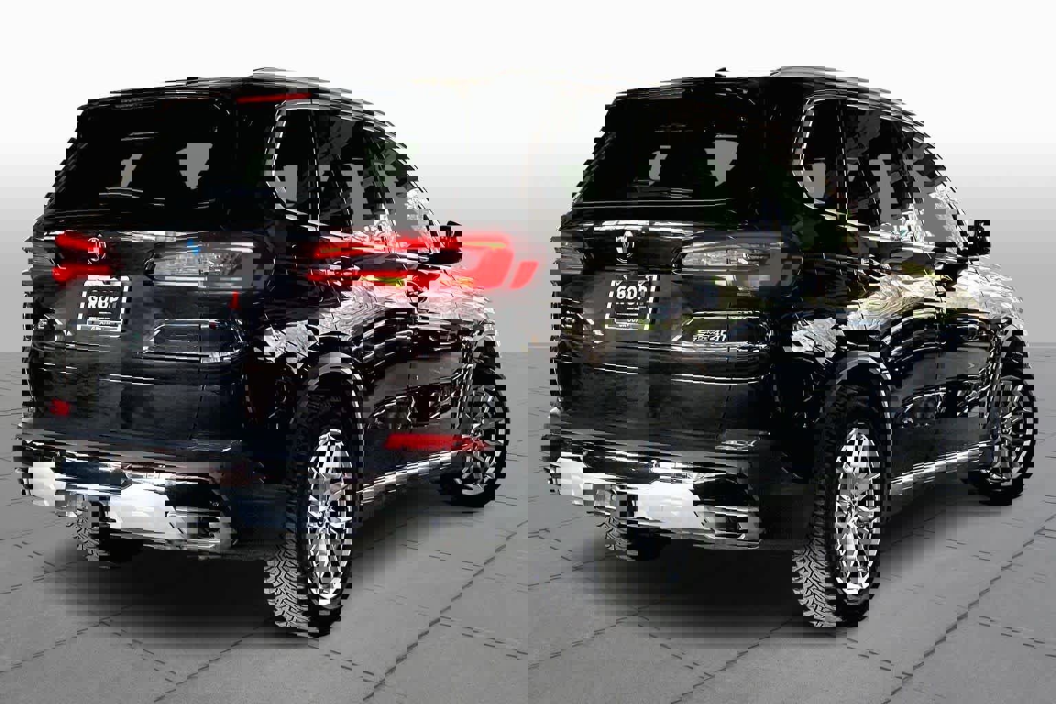 Used 2023 BMW X5 sDrive40i w/ Parking Assistance Package image 12