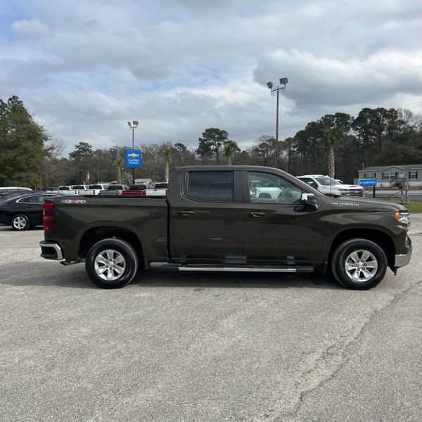 Used 2024 Chevrolet Silverado 1500 LT image 2