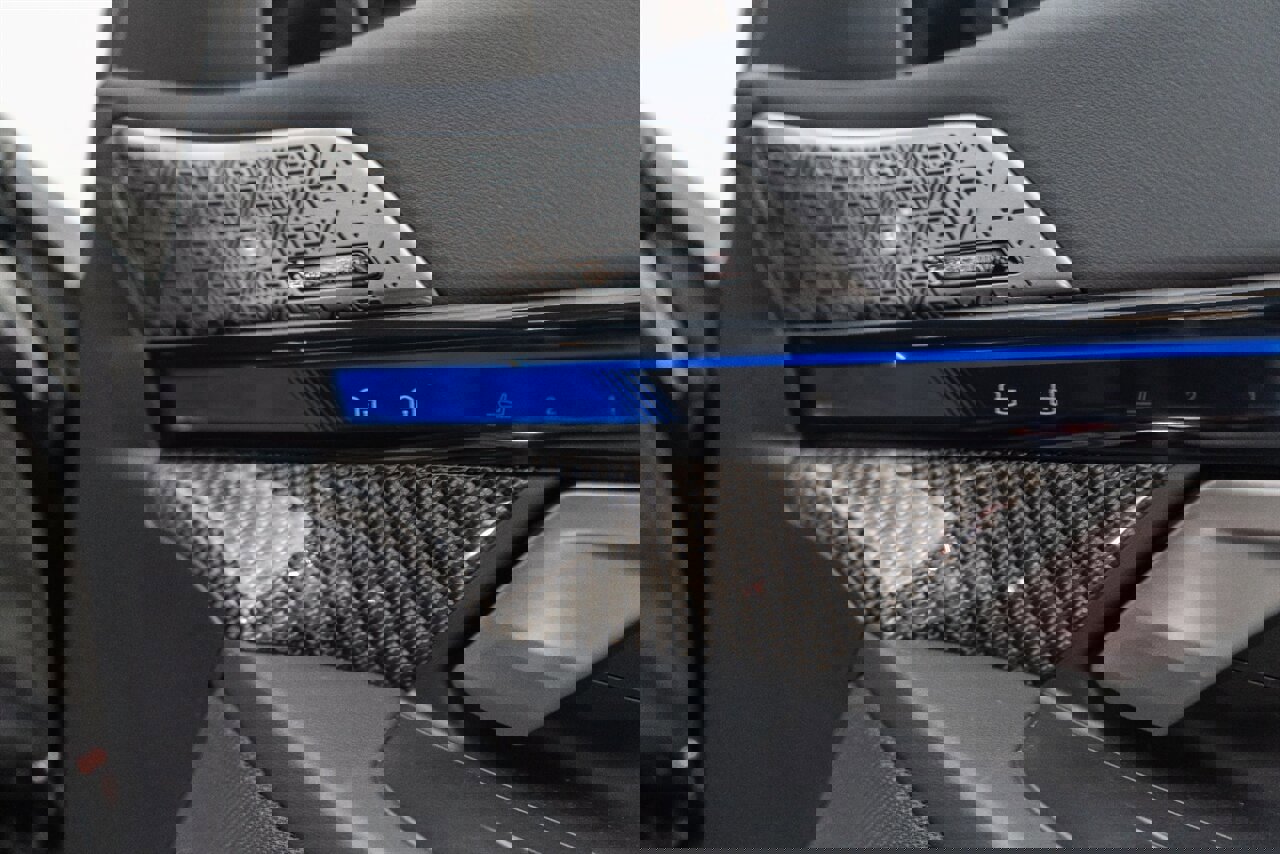 Used 2025 BMW M5 w/ Carbon Package image 64