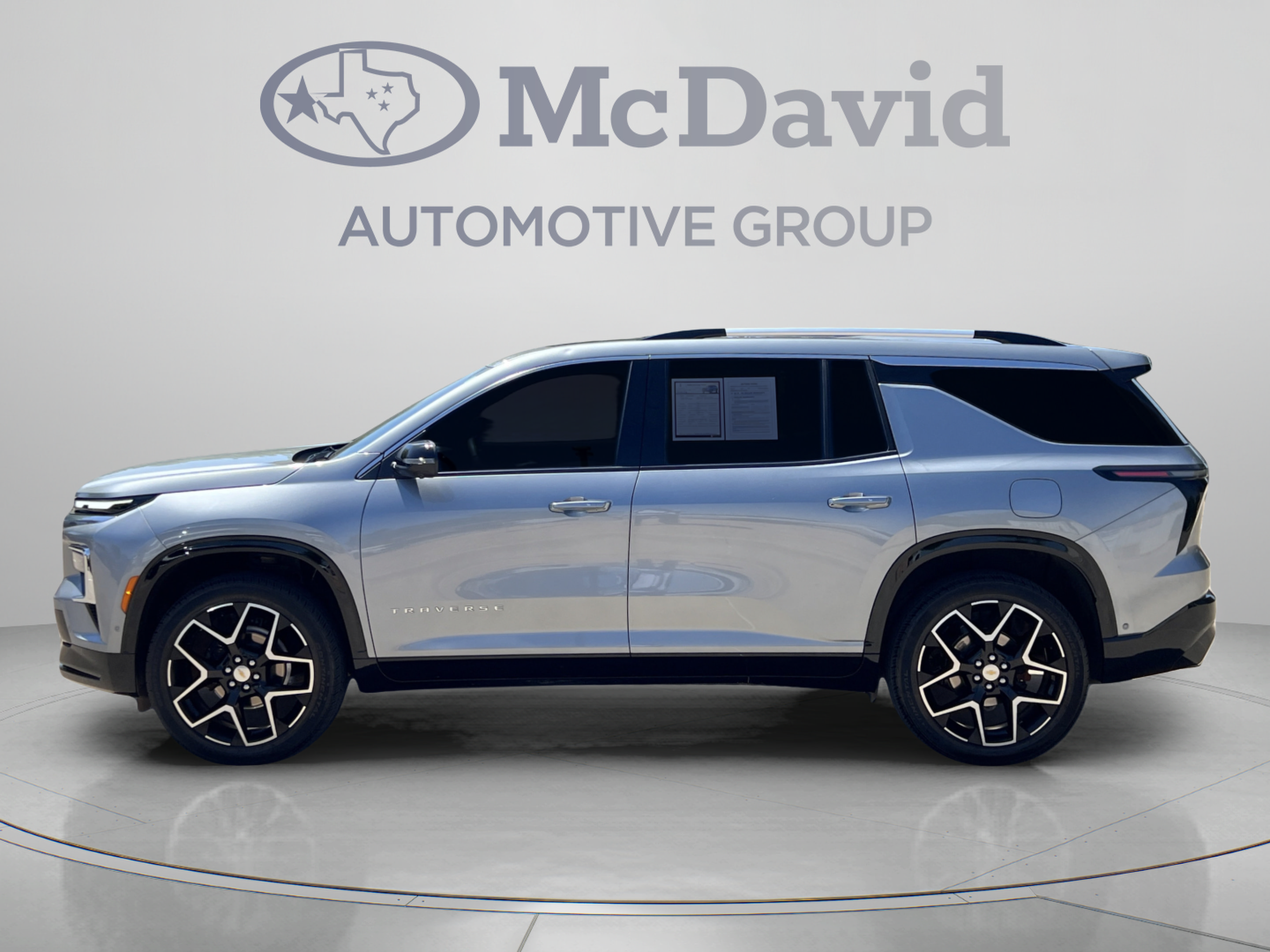Used 2025 Chevrolet Traverse High Country w/ LPO, Floor Liner Package AWD/4WD image 4