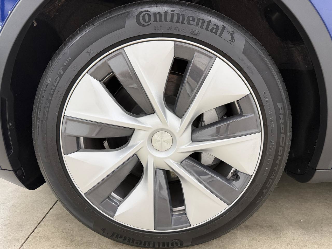 Used 2024 Tesla Model Y Long Range AWD/4WD image 7