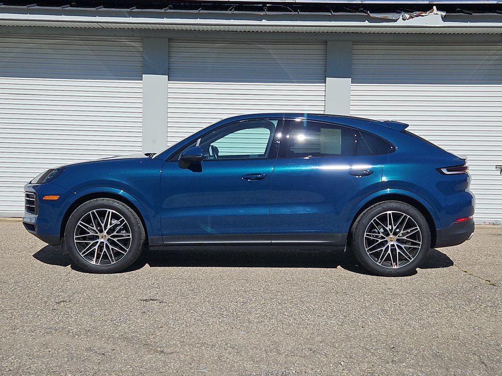 Used 2024 Porsche Cayenne Coupe AWD/4WD image 2