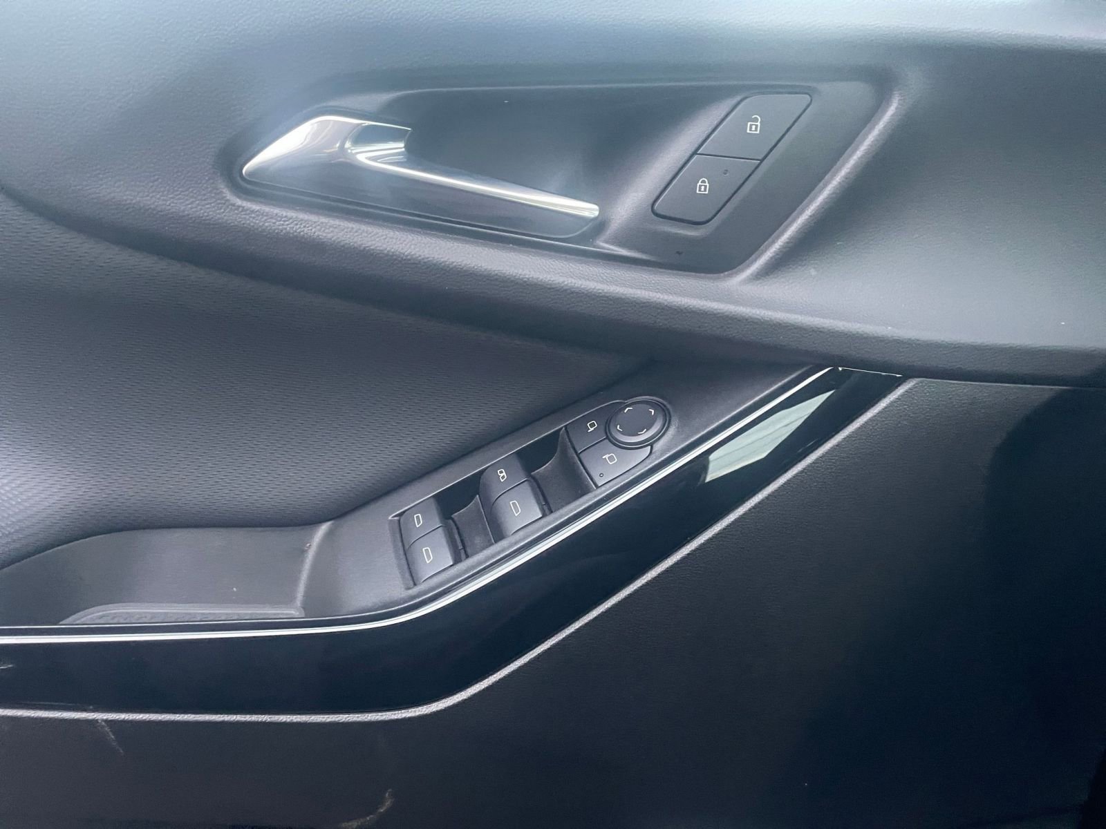 Used 2025 Chevrolet Equinox LT image 20