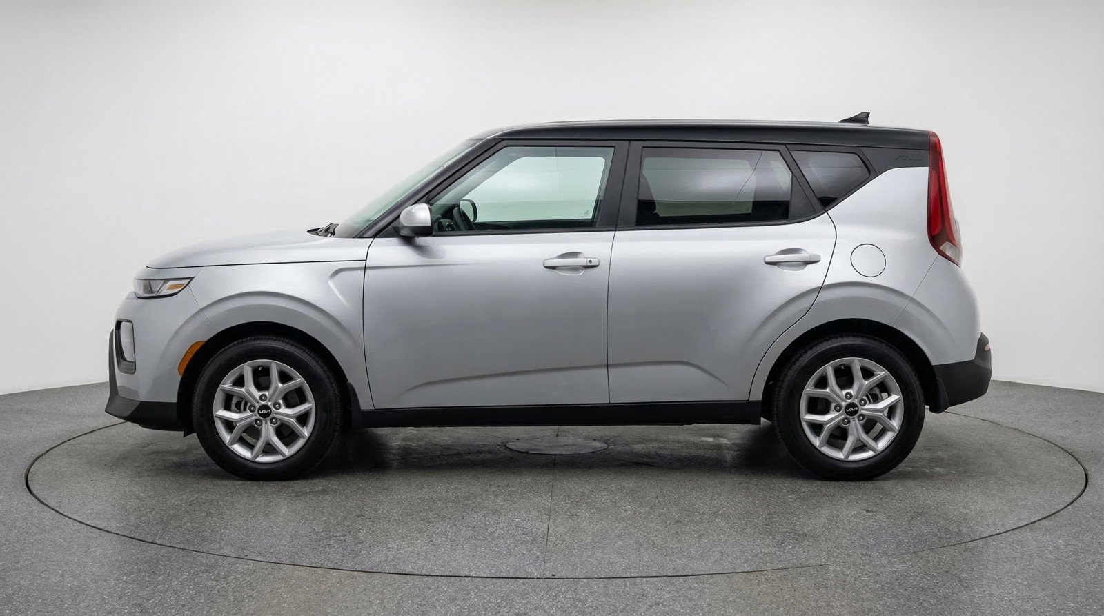 Used 2025 Kia Soul LX w/ LX Technology Package image 5